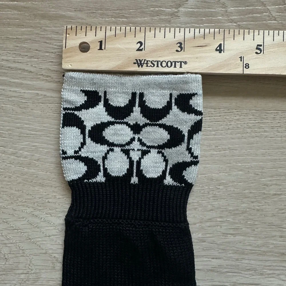 COACH 100% Merino Wool Signature Knit Touch Gloves F86026 Black Pale Gray